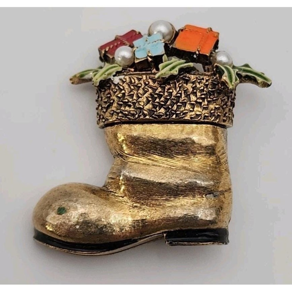 Vintage gold tone Christmas holiday Santa BOOT‎ w/ holly presents brooch pin